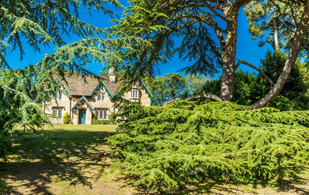 Green spaces in bath, Vintage house in Royal Victoria Park